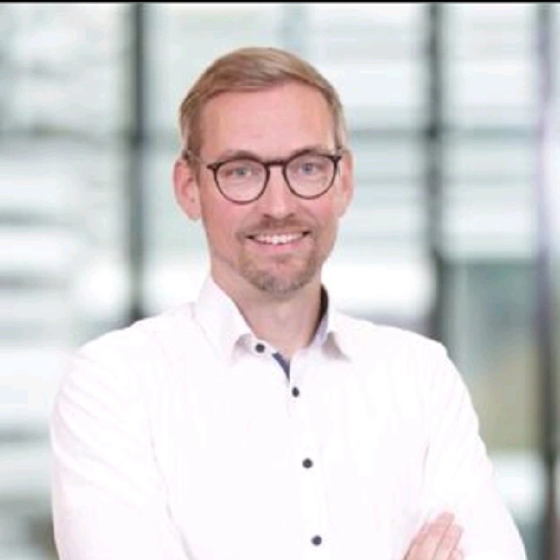 Francesco Flögel, Gründer und CEO von Avolaine AI